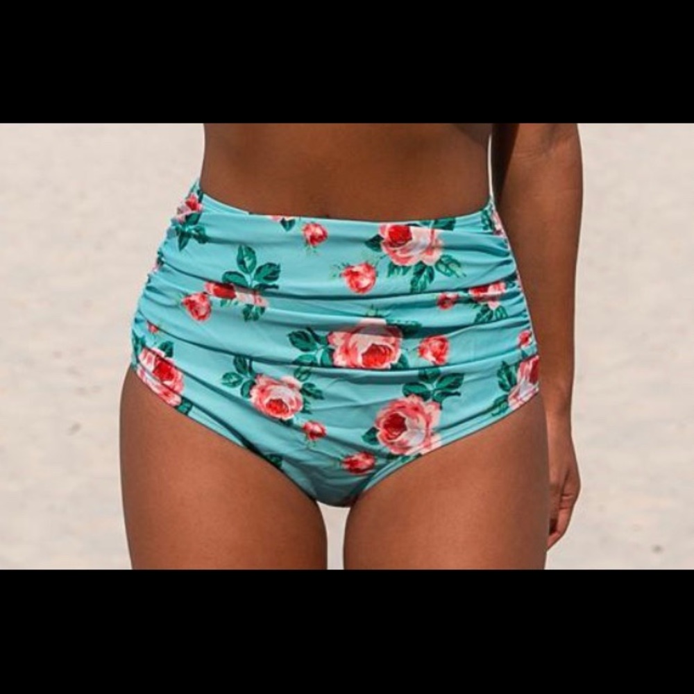 Gorgeous high waisted bikini bottoms.